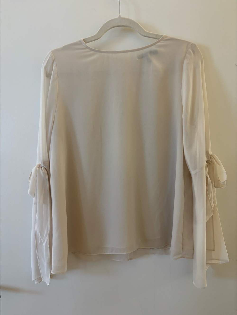 Melanie Lyne Ivory Bow Tie Bell Sleeve Blouse Size 6